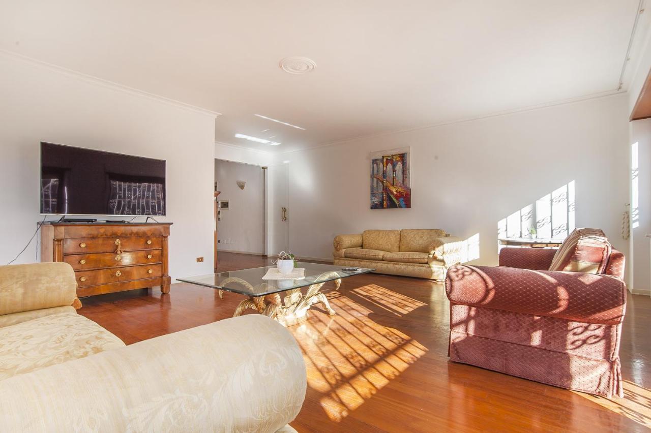 Eur Luminous And Large Family Terrace Apartamento Roma
