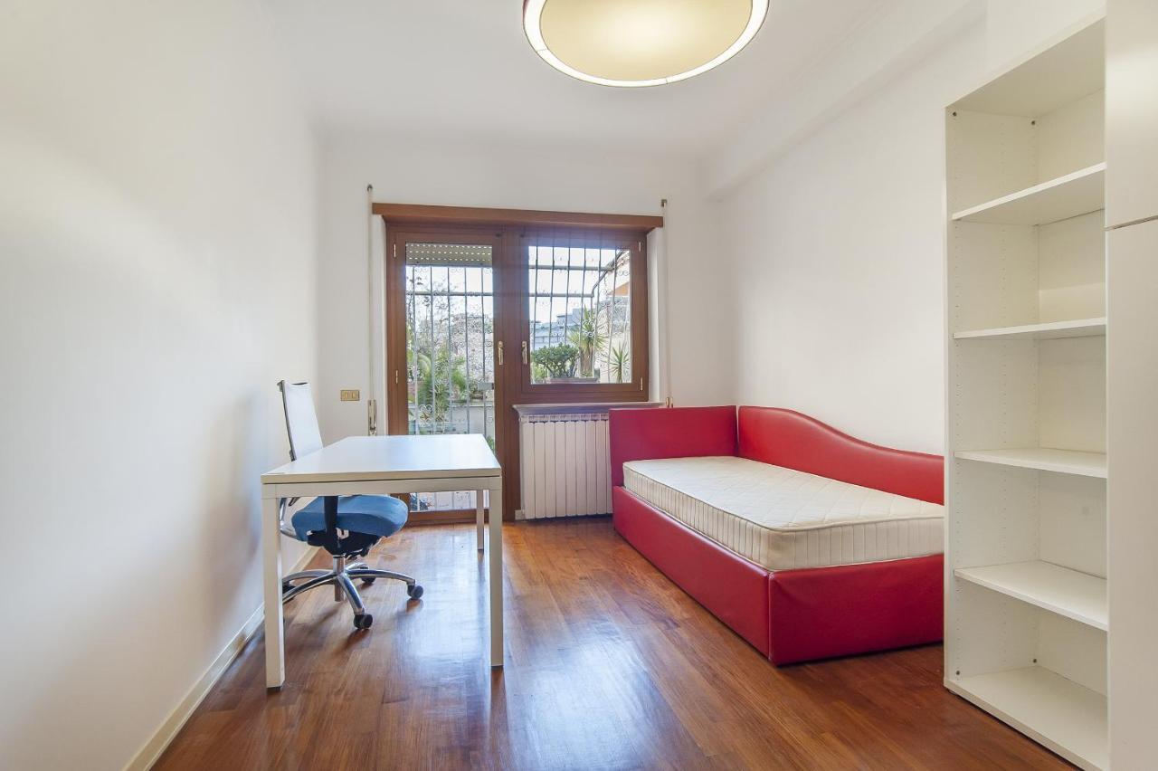 Eur Luminous And Large Family Terrace Apartamento Roma